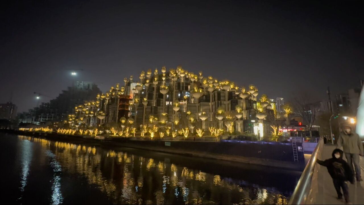 上海奇特商场,被评中国最丑建筑,网友争议巨大,内部特点实拍