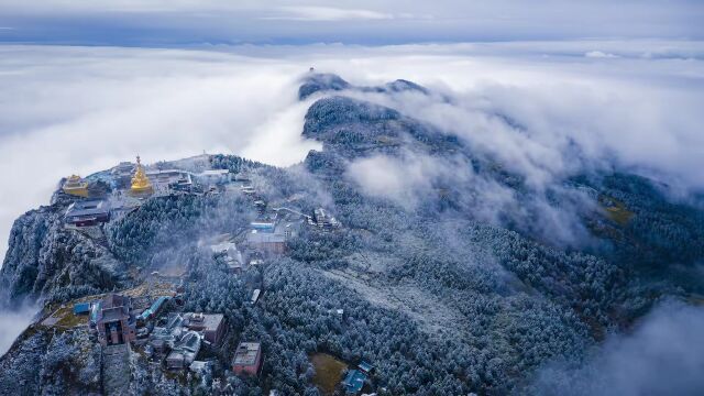 听说,万佛顶看雪是峨眉山一绝!