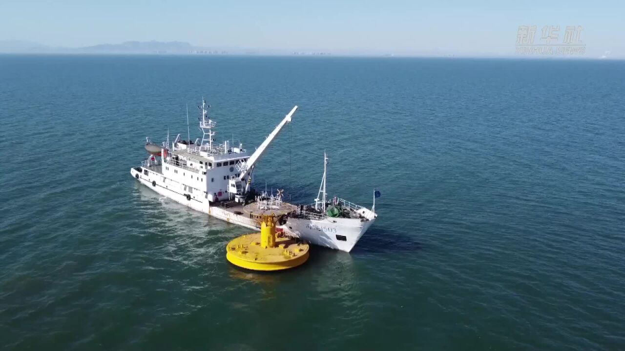 大型海上航标在渤海湾成功布设 助力海上风电项目建设