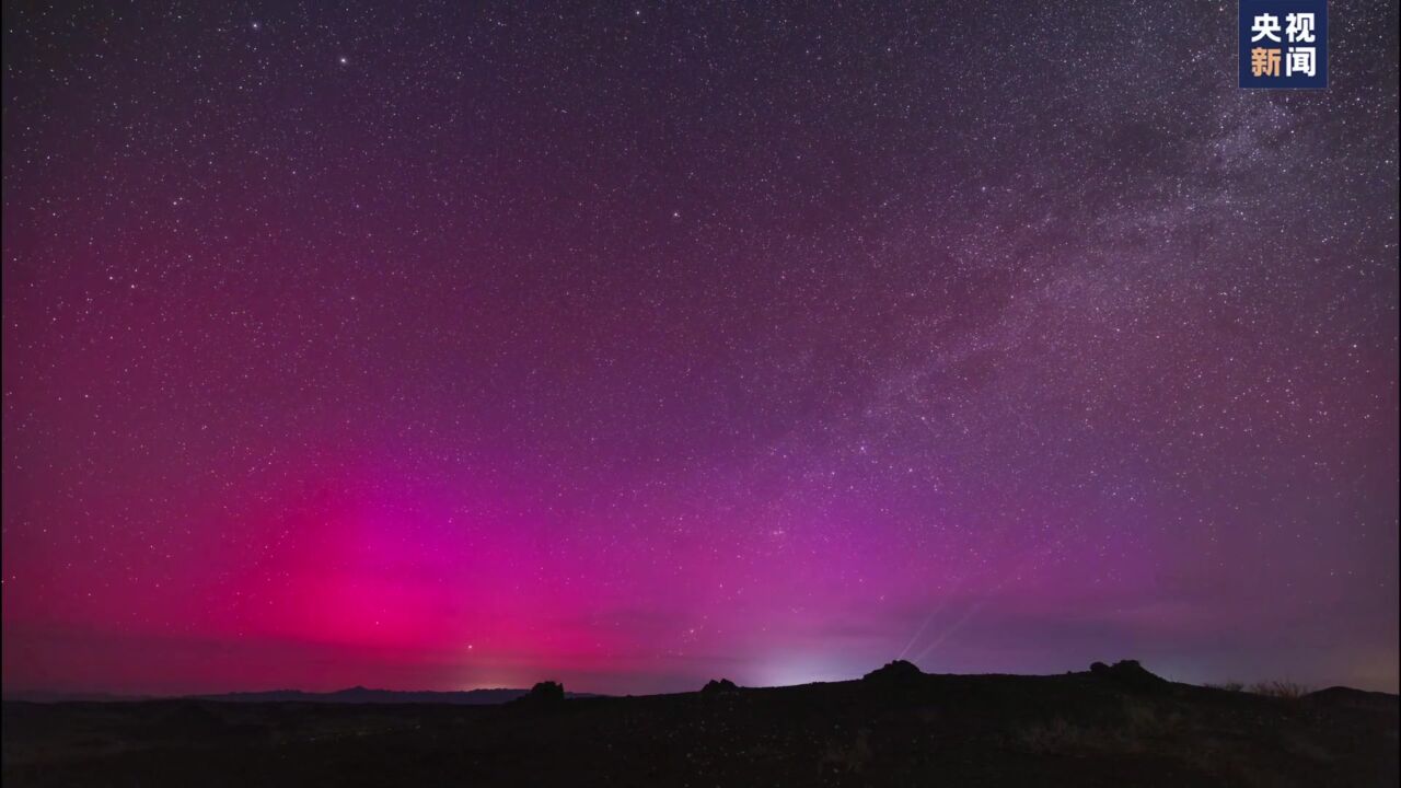 震撼!极光与流星同框,新疆的天空好像开满薰衣草