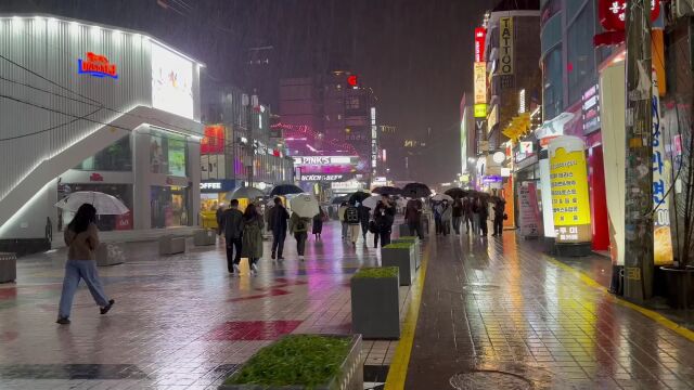 韩国弘大夜景雨街徒步之旅1