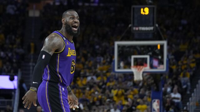 詹皇轰30+9+9狂刷7大纪录+里程碑：四大记录独享历史第一！