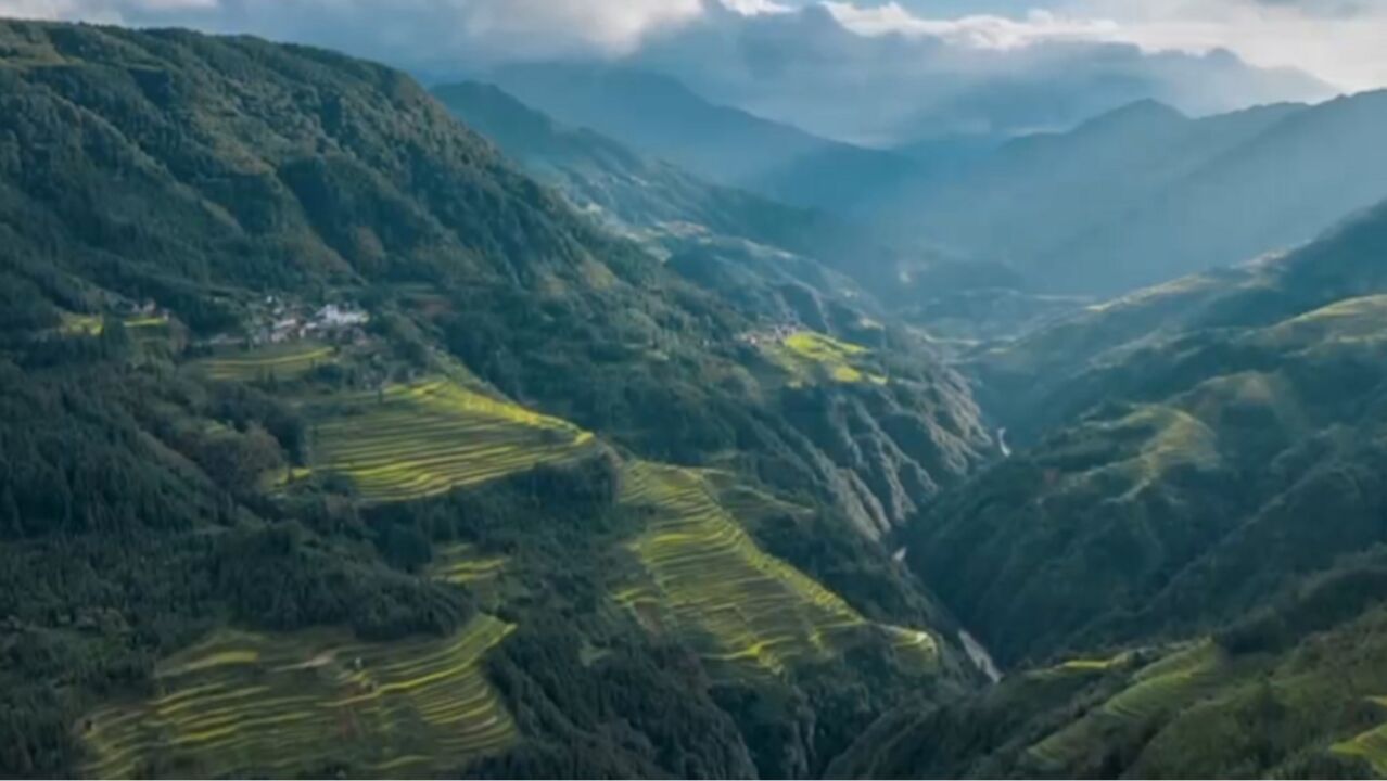 雷打塘村究竟是如何形成的?考察组经过实地考察,做出大胆猜测