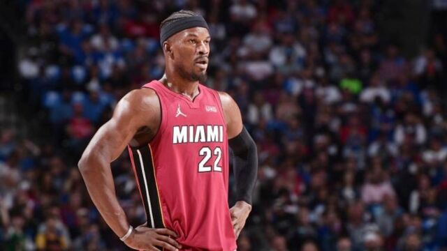 热火连续三轮系列赛客场赢下G1！热火本场季后赛6人得分达到15+，追平NBA历史纪录