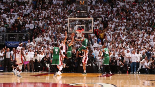 生死战落后命中压哨绝杀！NBA历史仅2次：德里克怀特和乔丹