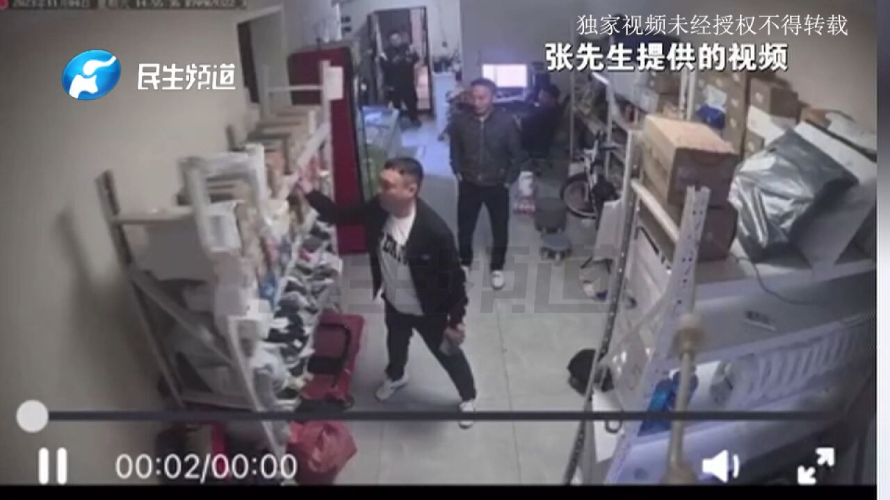 仨男子进店抢走380多件快递?店主:他们就是旁边快递驿站的