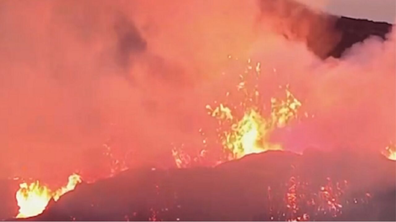 冰岛首都附近一火山持续喷发