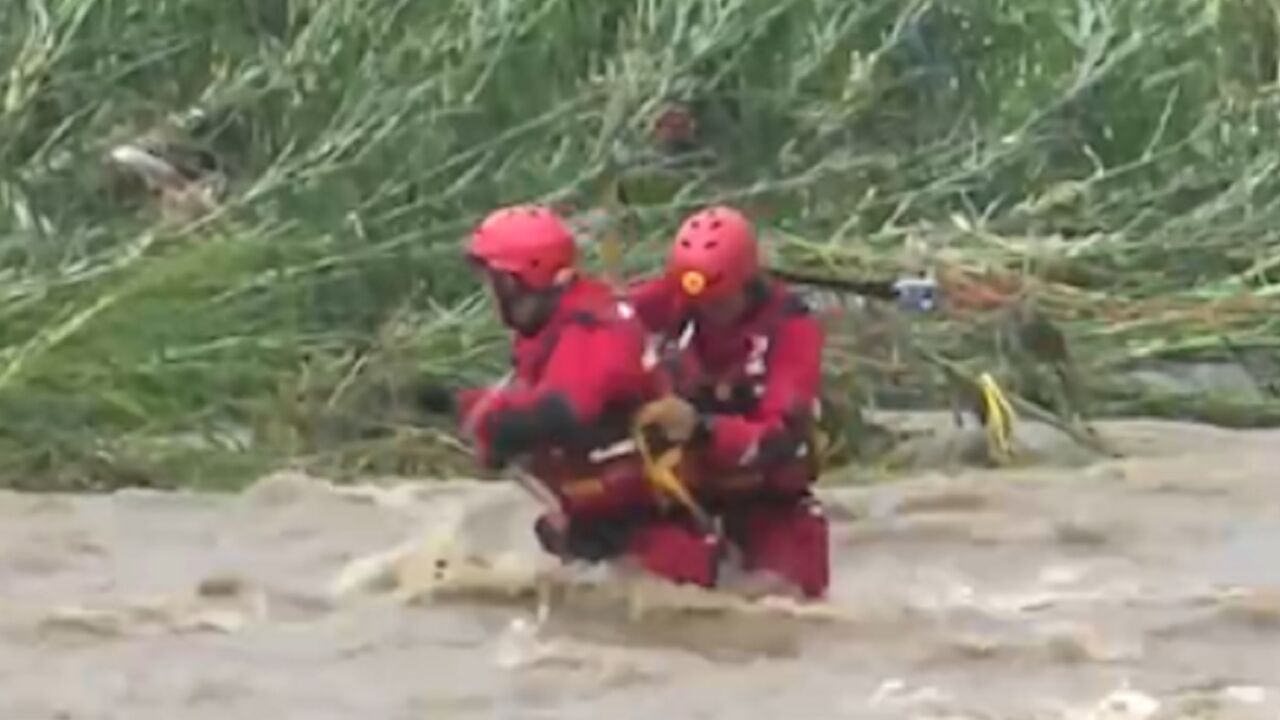 吉林舒兰强降雨引发内涝,当地紧急转移群众