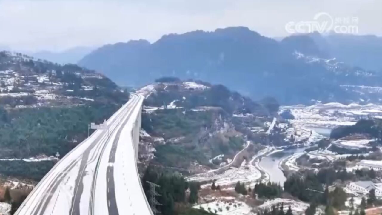 雨雪冰冻阻路,贵州铜仁,寒潮来袭交通受阻,多部门上路应对