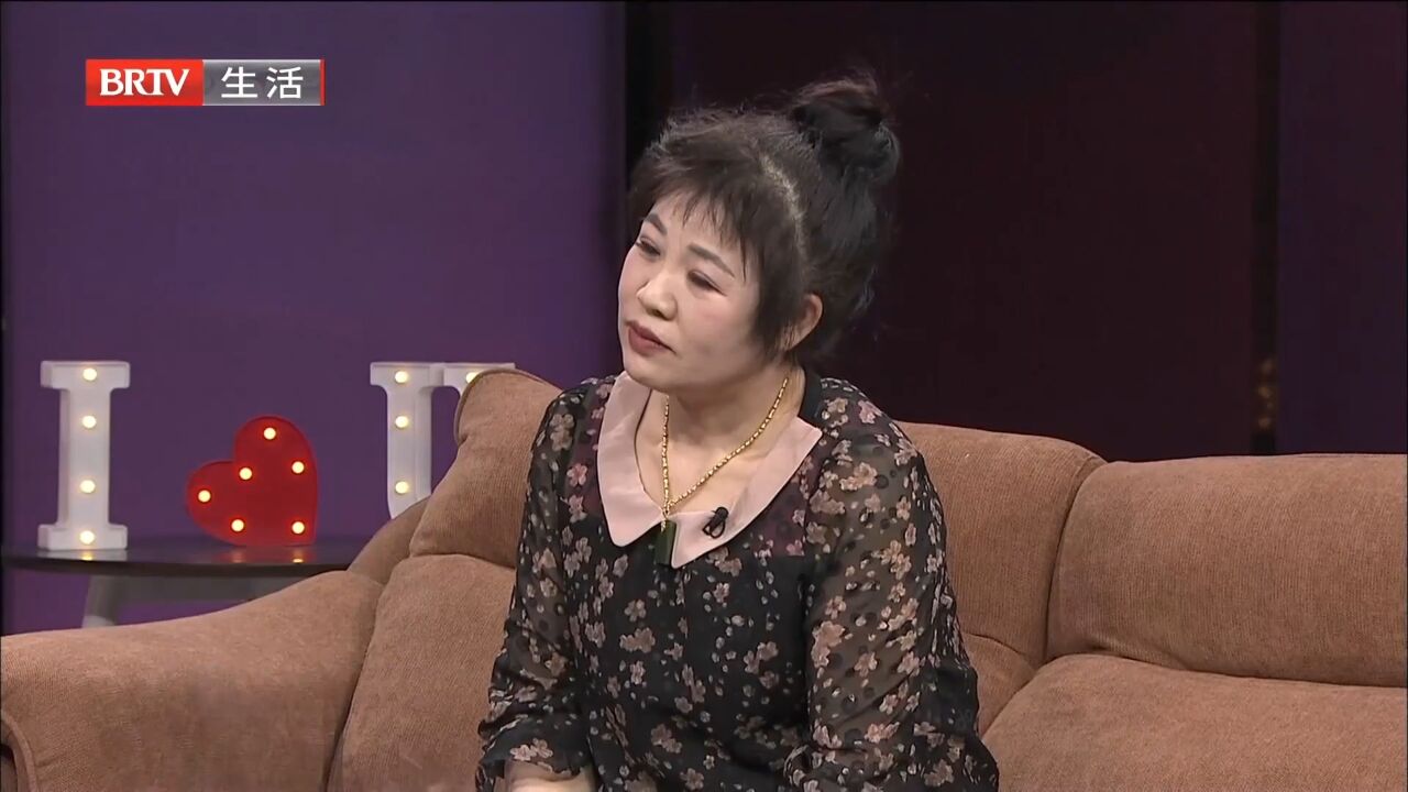 杨女士经营养生馆,自己也注重养生保养,显得年轻漂亮