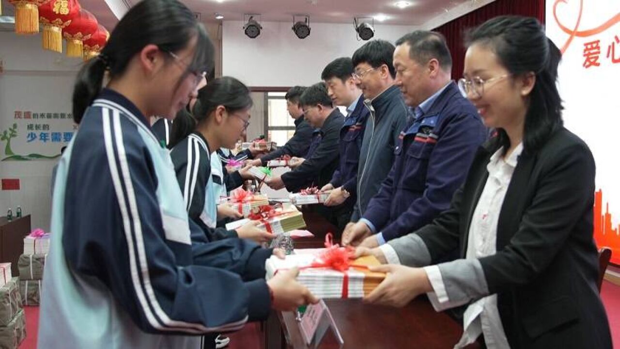 书香满校园 龙口市开展图书捐赠活动