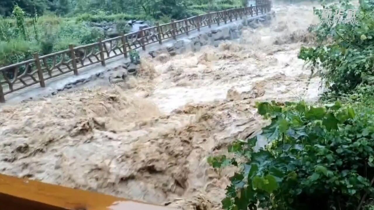 湖南安化:干群同心战风雨