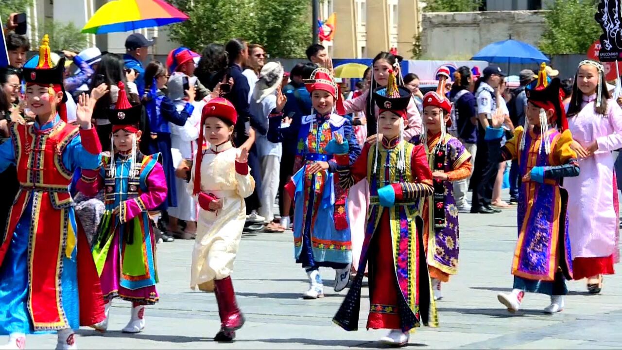 蒙古国第十八届民族服饰节在乌兰巴托举行