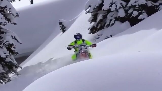 惊险刺激!摩托雪橇带你感受雪地版速度与激情