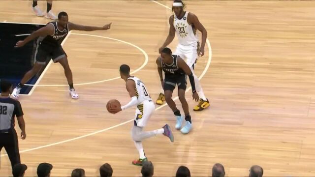 二话不说就是投 哈利伯顿后撤步三分一箭穿心