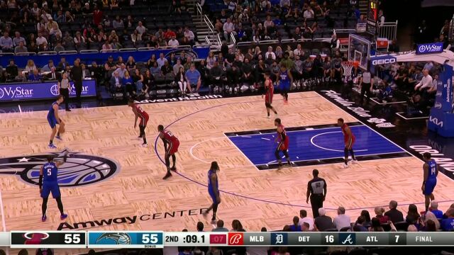 内线翻江倒海 卡特无视两人防守转身打板上篮