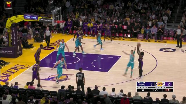 手感不错！贝弗利三分线拔枪甩狙直击靶心