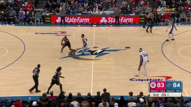 时间掐的刚刚好 肯纳德压哨三分灯亮球进