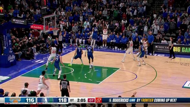 来给年轻人上上课！伍德空中舒展长臂封盖新人