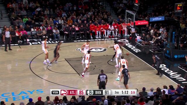 萨姆纳机警救球 欧文跟进上篮一气呵成