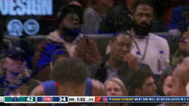 任你怎么防！海耶斯见缝插针助飞怀斯曼轻松上篮