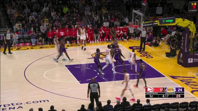 詹威组合齐发力 无解突破连续冲击老鹰禁区