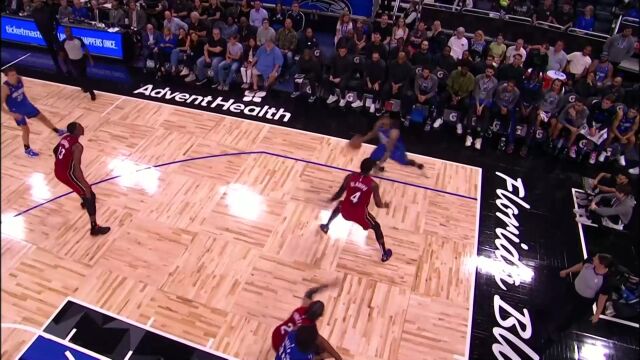 富尔茨假突真传吸引火力 哈里斯飞身突破挑篮打进