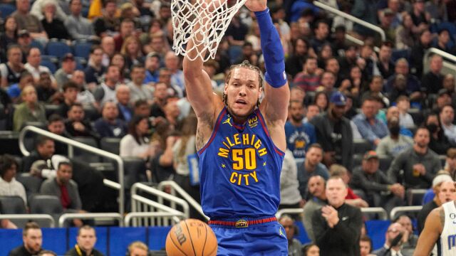 戈登vs魔术集锦 爆砍37+13单手劈扣碾压禁区