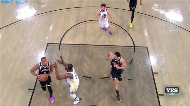 裁判：我什么都没看见 西蒙斯抢断妙传克拉克斯顿上篮轻取