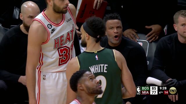 NBA常规赛：凯尔特人vs热火英文原声全场回放