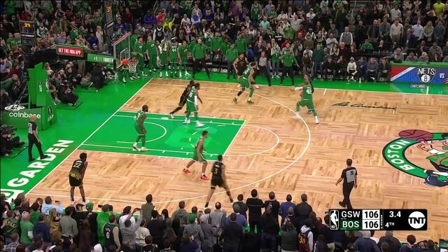 双双错失关键球 库里三分不中布朗错失绝杀