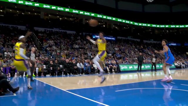 范德比尔特救球失误 威金斯顺势发难挑篮命中