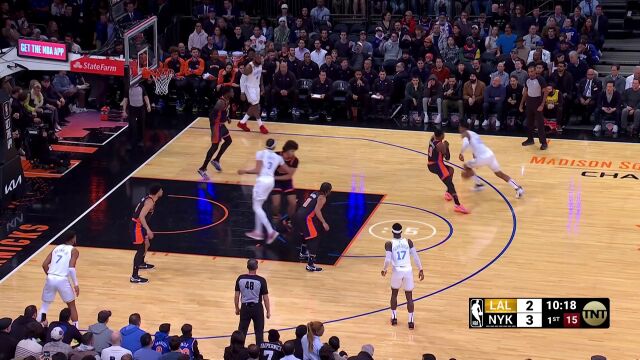 小伙子有两下子 八村垒两度冲击尼克斯内线