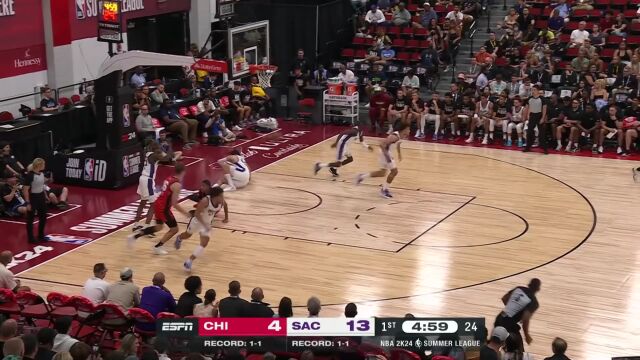 篮下禁止起飞！琼斯超长滞空送出追身大帽