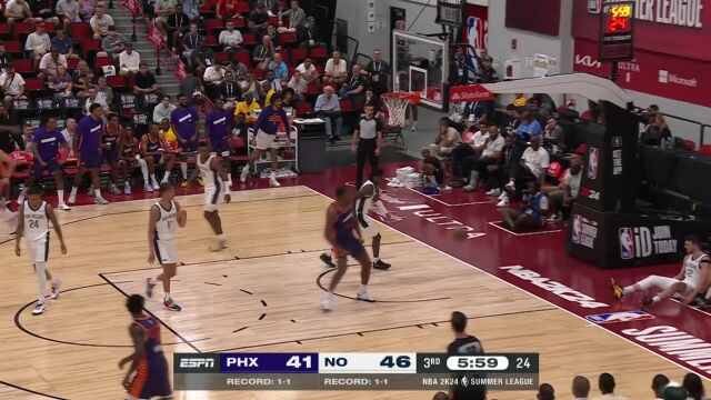 篮下擎天架海 杰米森称霸内线轰炸篮筐