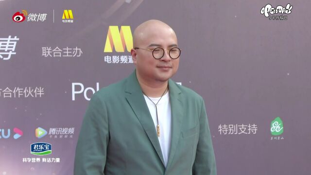 2023微博电影之夜红毯仪式:导演易小星亮相红毯,祝《人生路不熟》票房大卖