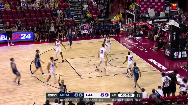 连珠炮强势开火 比贝罗维奇连续命中两记三分扩大分差