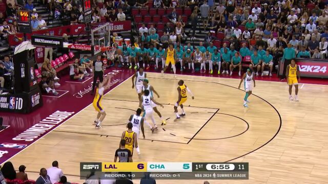 卡斯尔顿内线吃饼 空接暴扣默契十足