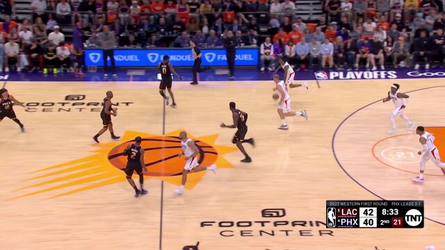 成功拉开分差！ 海兰德晃开防守后撤三分稳稳命中