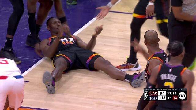 打的你没脾气 比永博无视防守强硬上篮打成2+1