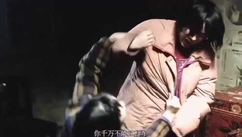 女子被拐到农村嫁给光棍，发现自己有孕拿拳头打肚子