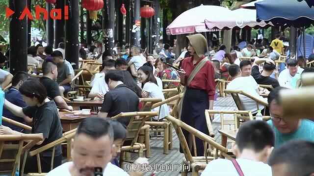 这些年轻人离开北京到成都生活:工资低了,生活慢了,却更忙了