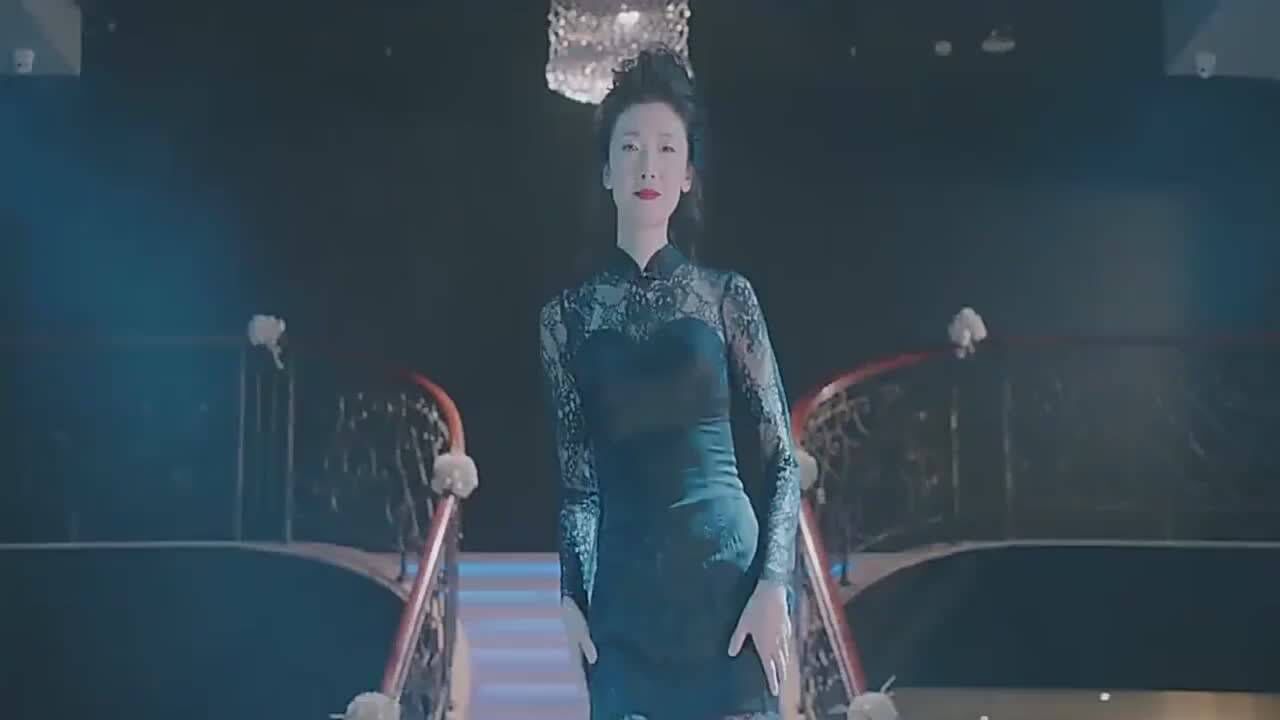 吴丽莎穿上果果制作的衣服后,气场太强大了,真是太美了