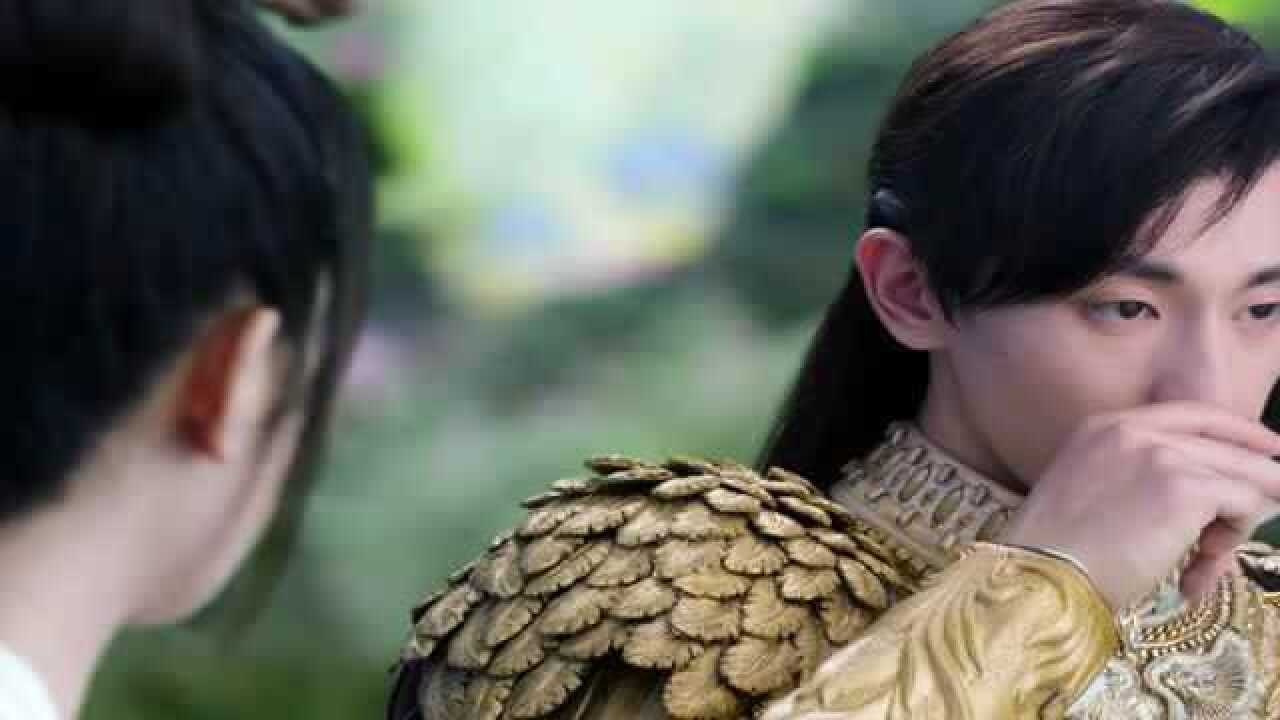 旭凤现真身要喝水本以为耍了个帅下一秒尴尬了