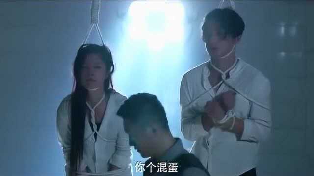 男女被坏人用绳子勒住脖子,看她们如何挣脱危险困局!