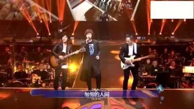 五月天压轴演唱《干杯》全场竞技迷大合唱配上比赛画面要唱哭了!