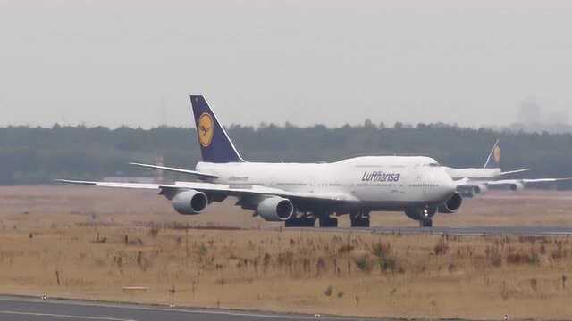 波音747和空客A380同框 空中皇后和空中巨无霸你更喜欢哪个?