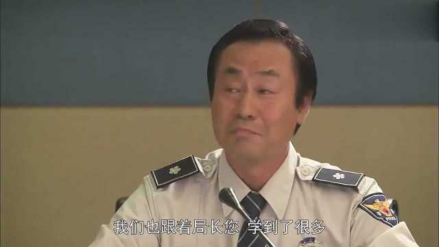 韩剧你是谁:警局正开会,不料女警突然闯进来,带着拘捕令抓局长