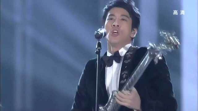 2012mama亚洲最佳艺人奖:《美》王力宏,帅翻全场,一点不输韩国组合!