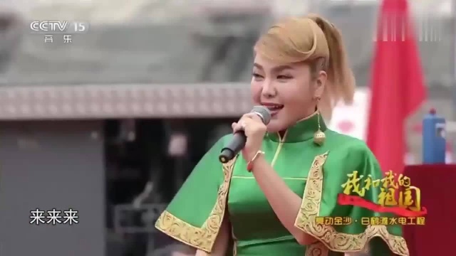 乌兰图雅演唱《福从中国来》激昂的歌声,唯美动听